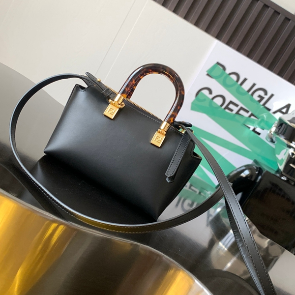 スーパーコピーブランドバッグ側面デザイン